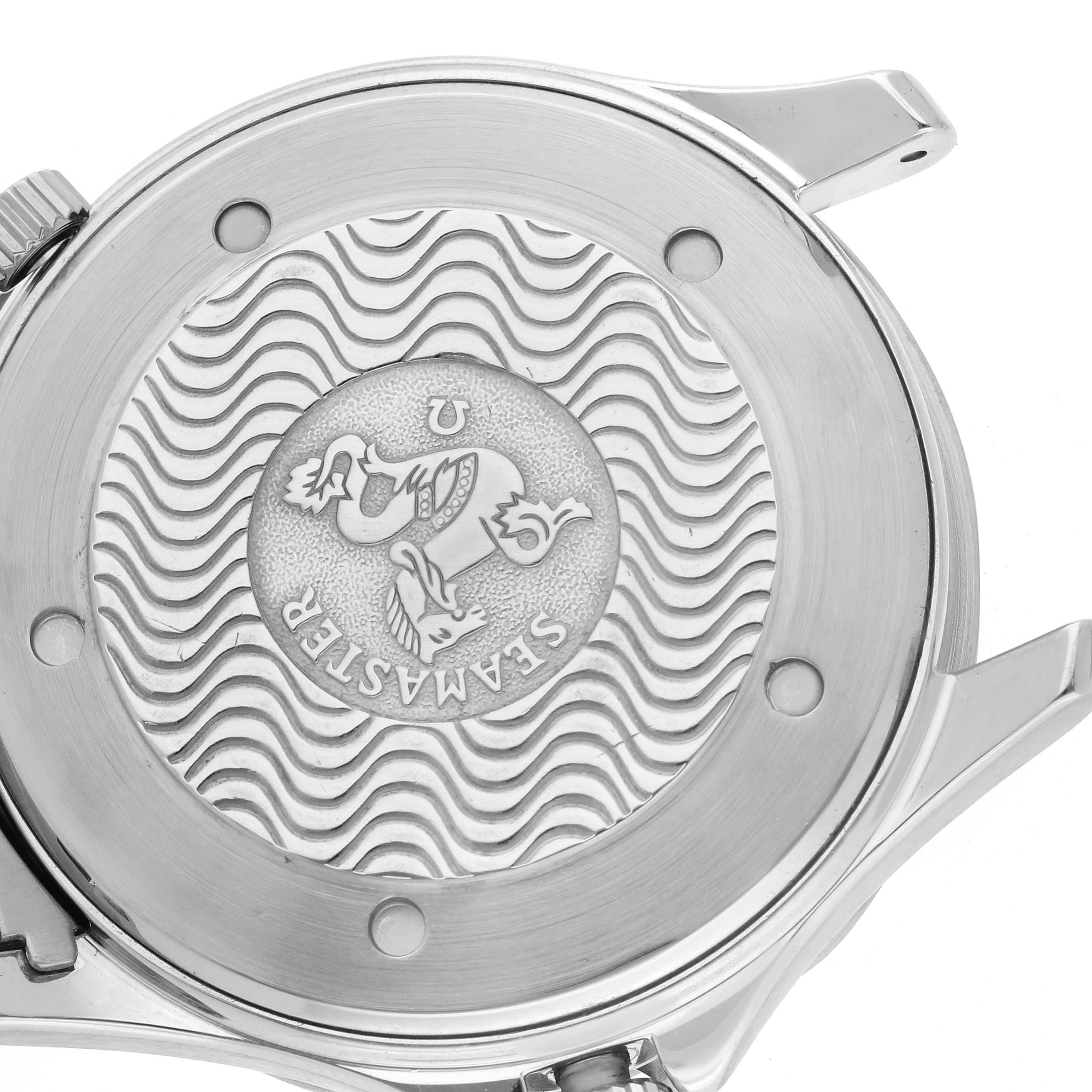 This image shows the case back of an Omega Seamaster 2541.80.00 Men
s Stainless Steel Blue Dial 2541.80.00 Men
s Stainless Steel Blue Dial watch, featuring an embossed design and wavy pattern.