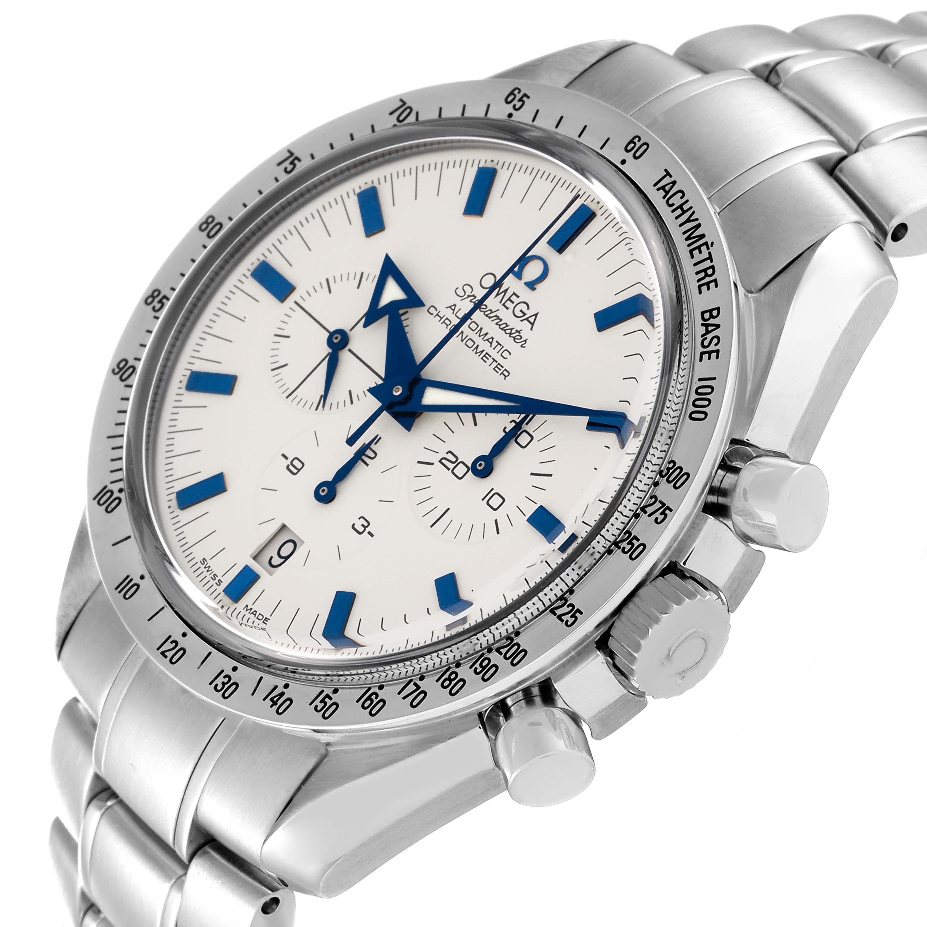 The image shows an angled close-up of an Omega Speedmaster 3551.20.00 Men's Stainless Steel White Dial 3551.20.00 Men's Stainless Steel White Dial watch, highlighting its face, dials, bezel, and bracelet.