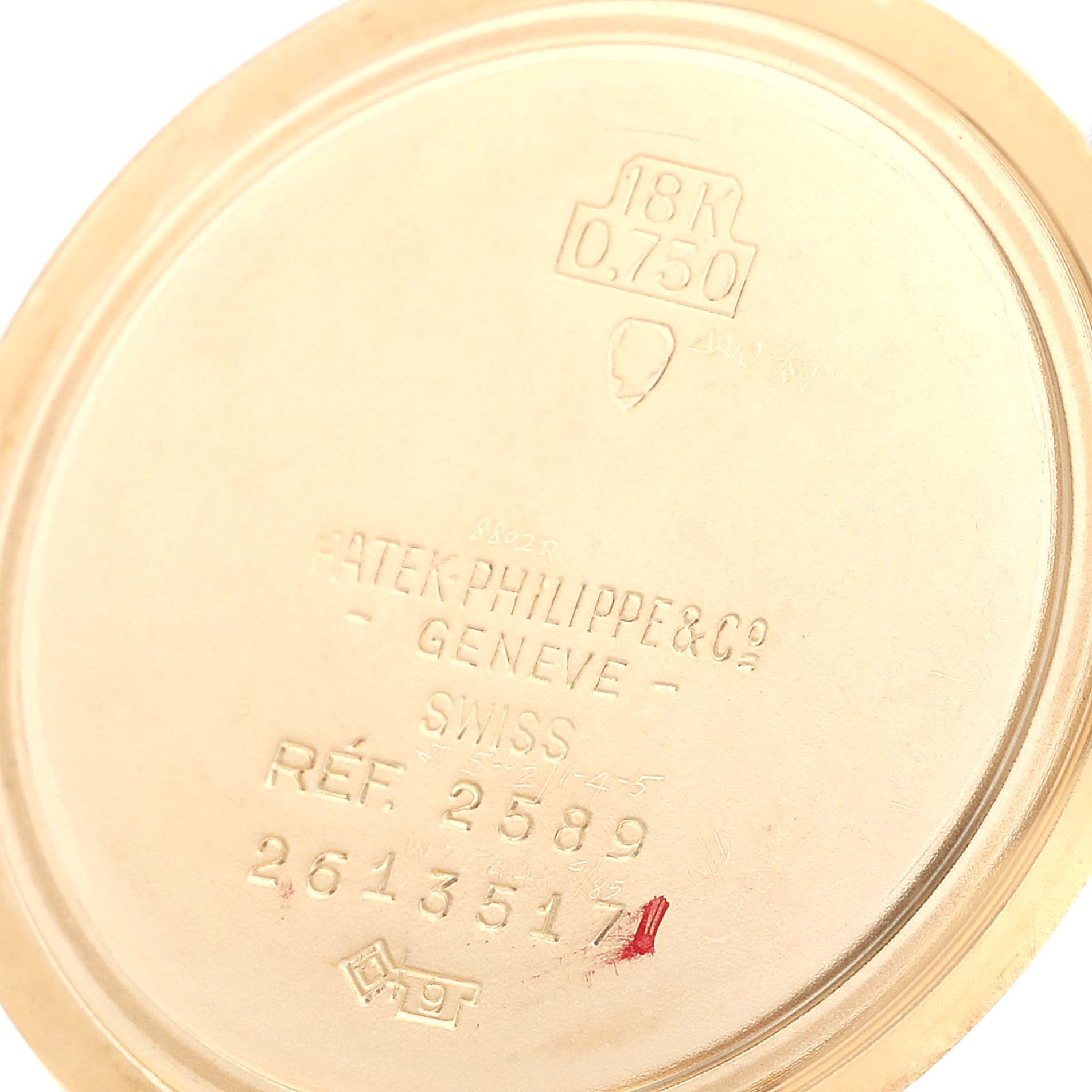 The image shows the inner case back of a vintage Patek Philippe watch, model Ref. 2589, indicating it is made of 18K gold.