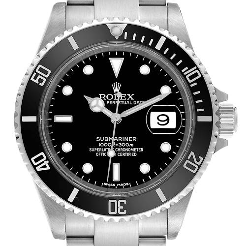 The image shows a frontal view of the Rolex Submariner watch, highlighting its bezel, dial, and bracelet.