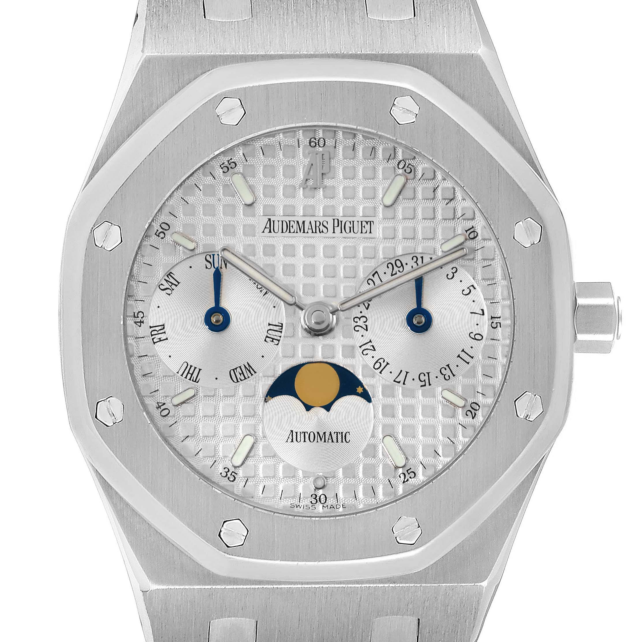 This image shows a frontal view of an Audemars Piguet Royal Oak 25594ST.OO.0789ST.05 Men's Stainless Steel Silver Dial 25594ST.OO.0789ST.05 Men's Stainless Steel Silver Dial watch highlighting its octagonal bezel, dial, and subdials.