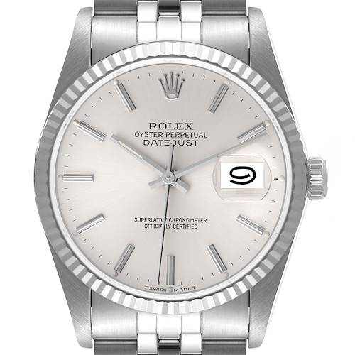 The image shows a frontal view of the dial and bracelet of the Rolex Datejust watch, displaying time and date details.