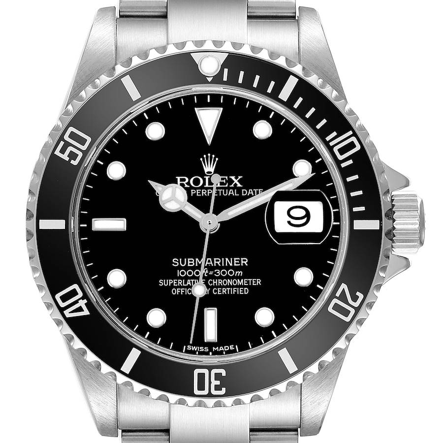 The image shows a front view of the Rolex Submariner watch, highlighting the black dial, bezel, and bracelet.