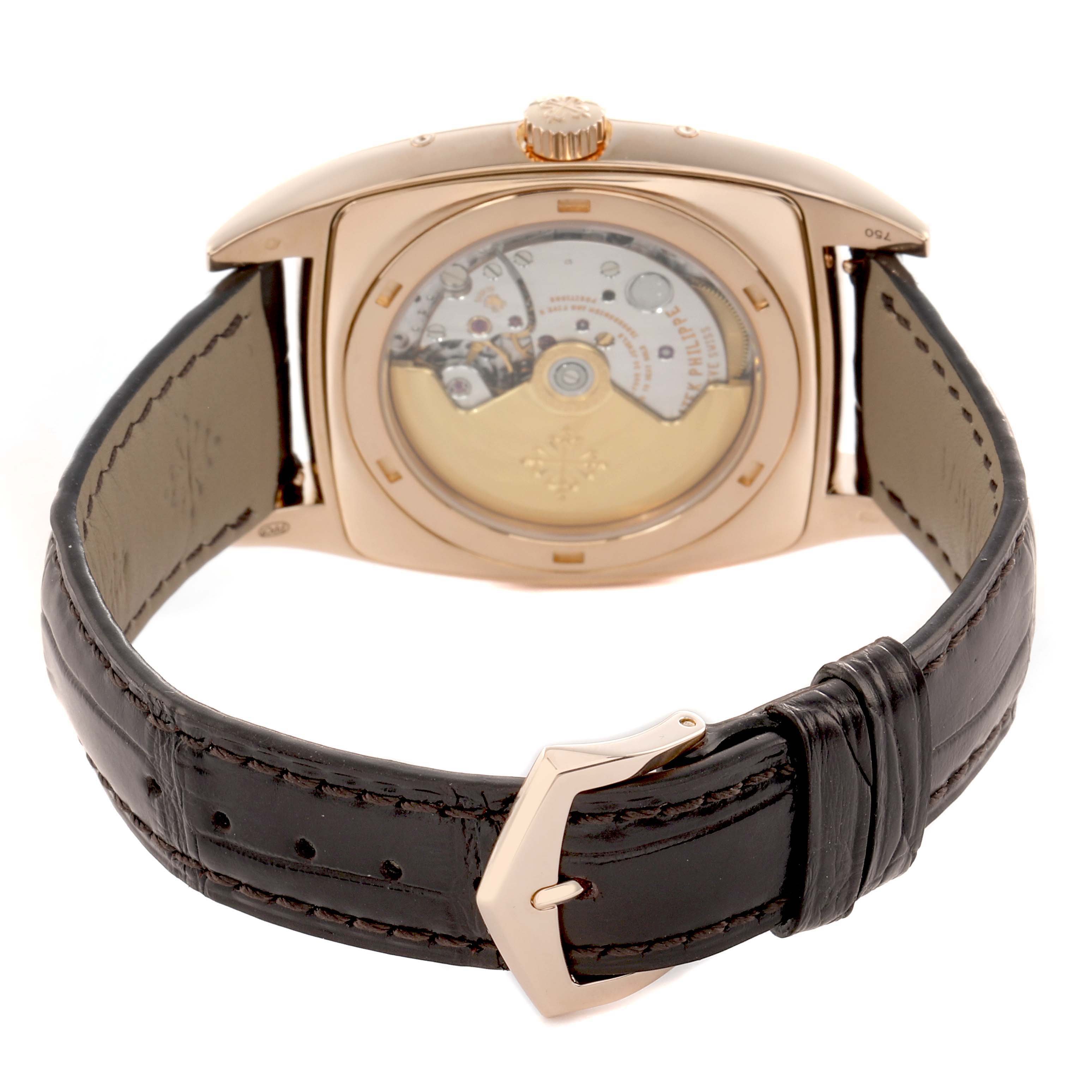 The image shows the back view of a Patek Philippe Gondolo 5135R Men
s Rose Gold White Dial watch, highlighting the movement and caseback, along with the leather strap and buckle.