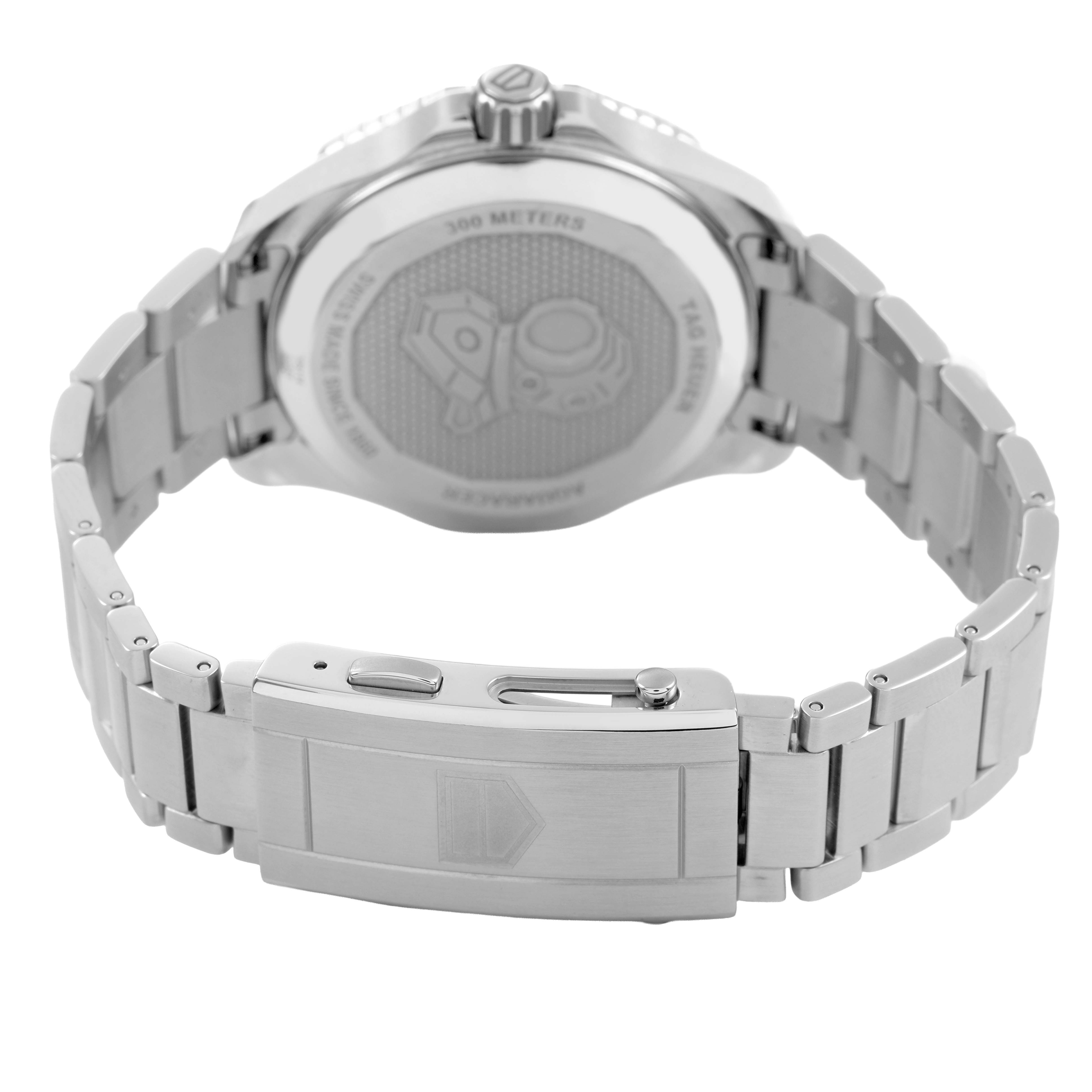 The image shows the back and bracelet of the TAG Heuer Aquaracer watch, focusing on the clasp and case back.