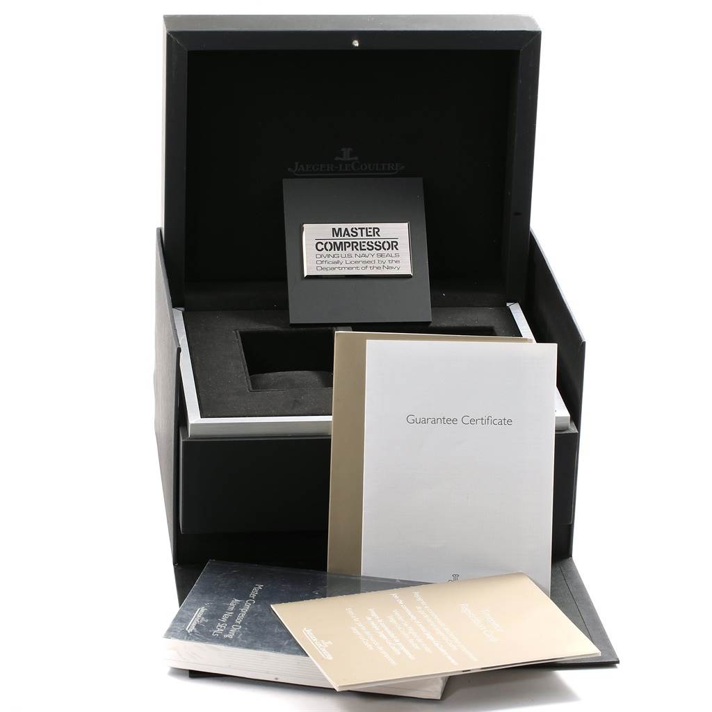 The image shows the box and documents for a Jaeger LeCoultre Master Q183T770 Men
s Titanium Black Dial Q183T770 Men
s Titanium Black Dial Compressor model, including manuals and a guarantee certificate.