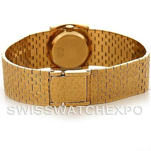 This image shows the back of a Jaeger LeCoultre Vintage Women
s Yellow Gold Silver Dial Women
s Yellow Gold Silver Dial watch, featuring its gold bracelet and clasp.