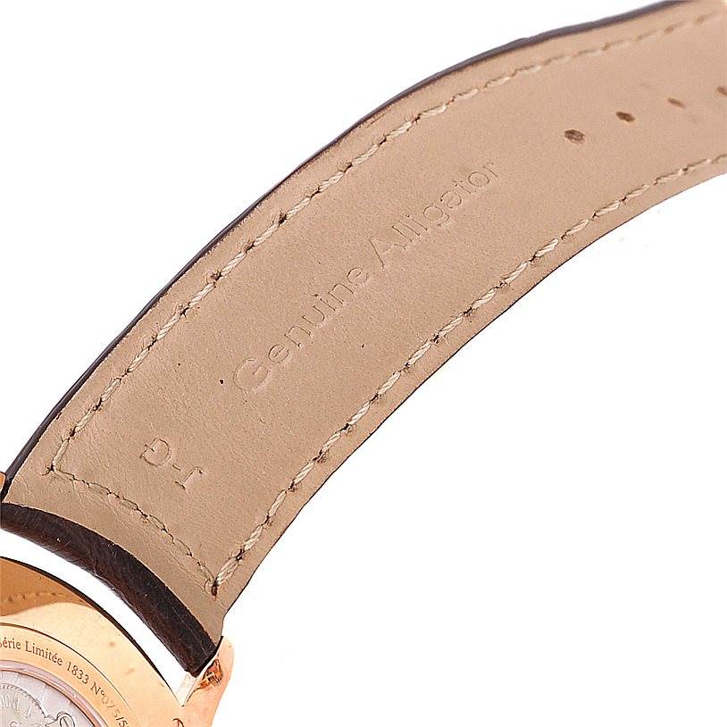 This image shows the back side of the leather strap and part of the caseback of a Jaeger LeCoultre Master 142.2.92 Men
s Rose Gold Brown Dial 142.2.92 Men
s Rose Gold Brown Dial model watch.