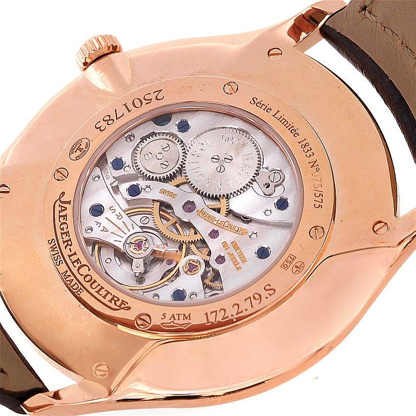 The image shows the back view of the Jaeger LeCoultre Master 142.2.92 Men
s Rose Gold Brown Dial 142.2.92 Men
s Rose Gold Brown Dial model watch, highlighting its internal mechanisms and limited edition engraving.