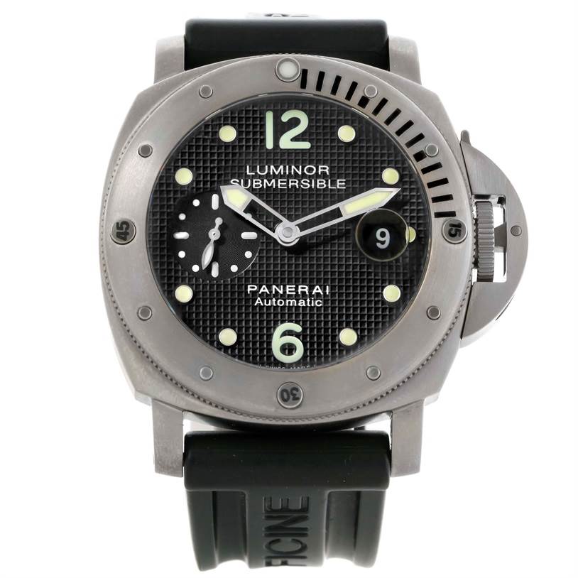 The image shows a front view of a Panerai Luminor Submersible watch, including the dial, bezel, and rubber strap.
