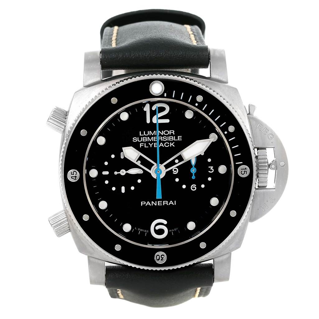 The image shows a front view of the Panerai Luminor Submersible watch, displaying its dial, bezel, and leather strap.