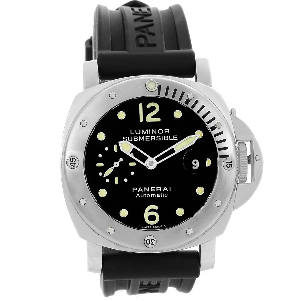 The image shows a front view of the Panerai Luminor Submersible watch, featuring its dial, bezel, and strap.