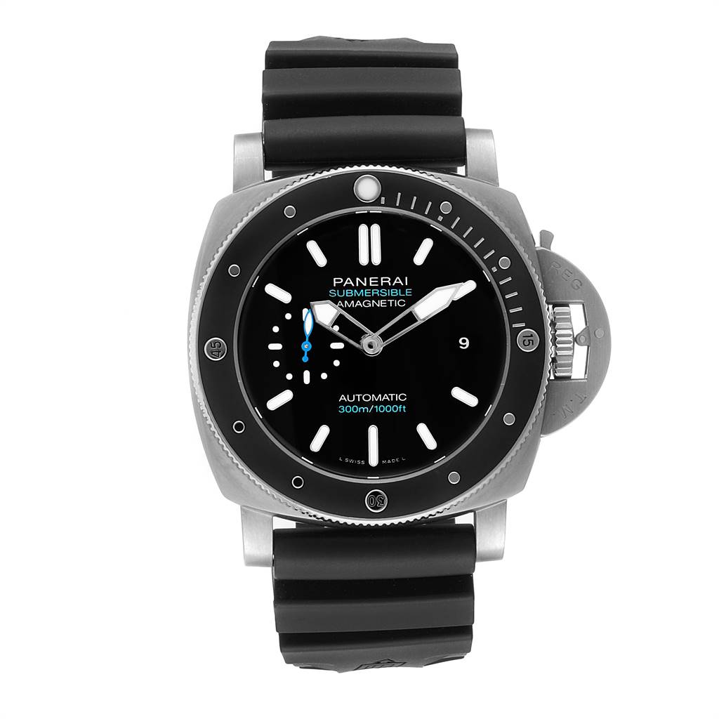 The image shows a front view of a Panerai Submersible PAM01389 Men's Titanium Black Dial PAM01389 Men's Titanium Black Dial watch, highlighting its dial, bezel, and strap.