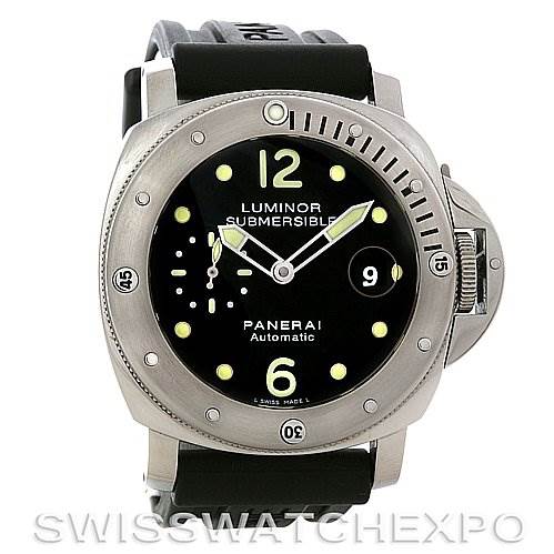 The image shows a front view of a Panerai Luminor Submersible watch, highlighting the dial, bezel, and strap.